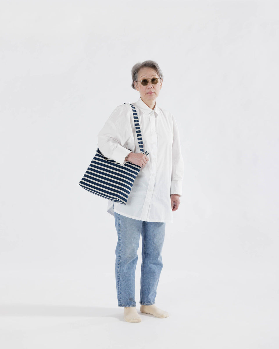 BAGGU Wholesale HO17Lookbook - Duck Bag Horizontal Zip Duck Bag - Navy Stripe