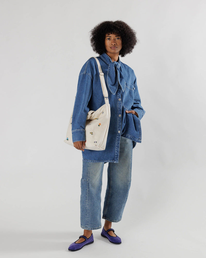 BAGGU Wholesale HO17Lookbook - Duck Bag Horizontal Zip Duck Bag - Embroidered Ditsy Floral